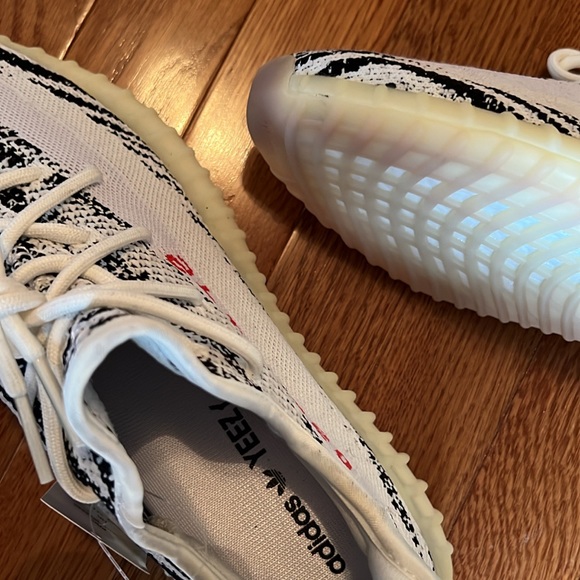 Yeezy Boost V2 Zebra - Picture 3 of 4